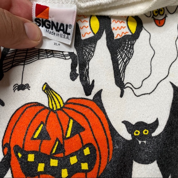 Vintage Halloween sweatshirt - Picture 3 of 4
